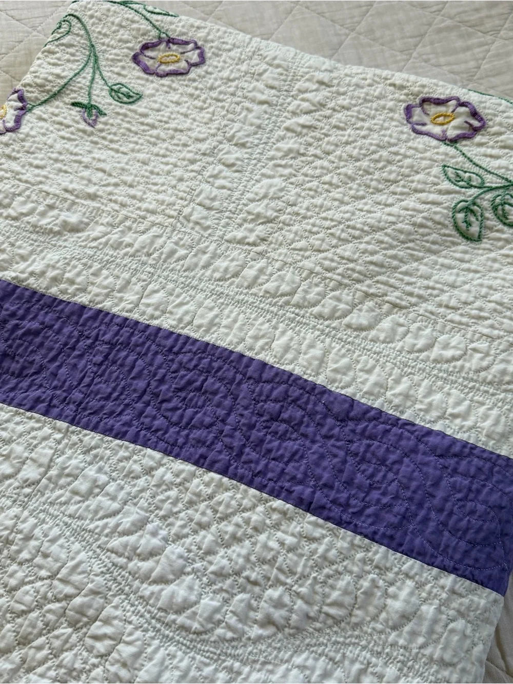 Vintage Hand Stitched Quilt c1930s 1940s Embroidered 96” x 82”